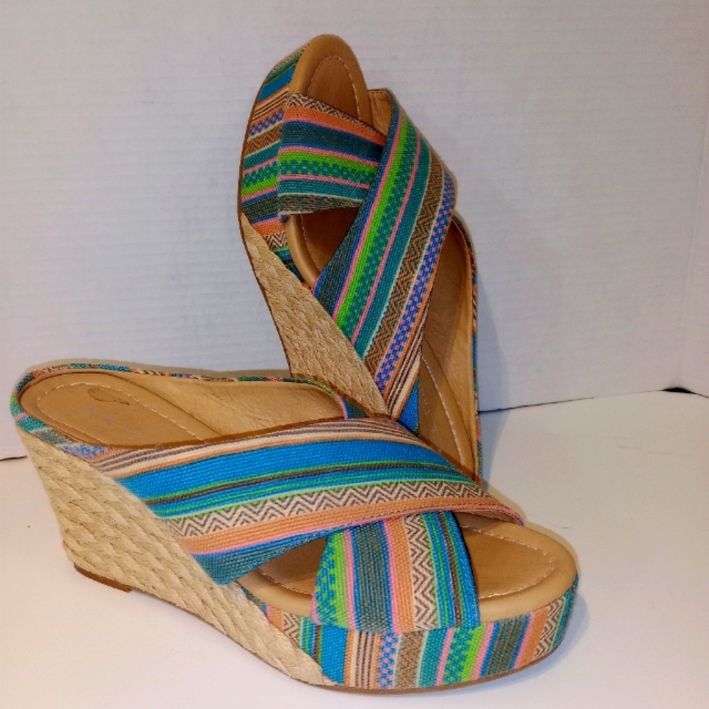 CJ by Laundry Drama Platform Sandals.‎ Sz. 8.5